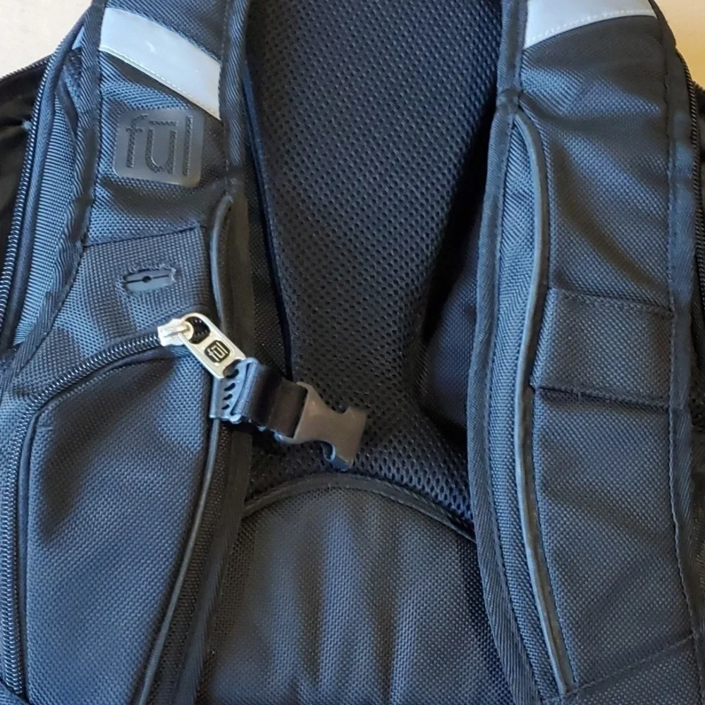 FUL two in one Macbook and IPad computer backpack Black